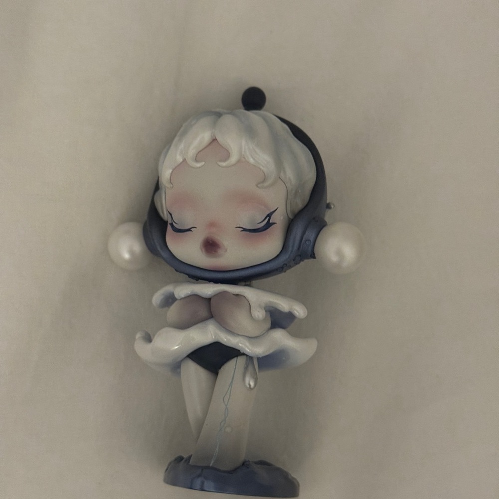Skull panda primary figurine